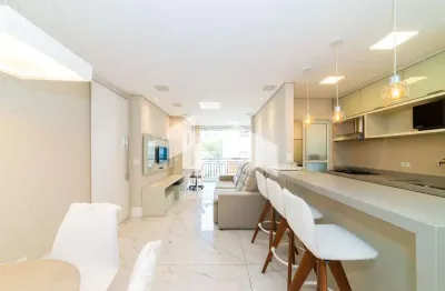 Apartamento com 71 m², 2 quartos sendo 1 suíte para alugar no bairro Batel.