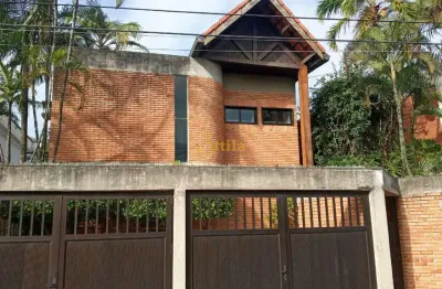 Casa 50mts praia enseada, 8 dorms., piscina, 3 vagas