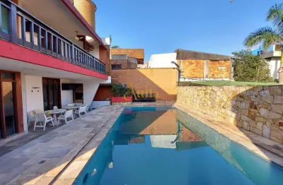 Sobrado 5 suítes, piscina, churrasq., 50mts praia enseada