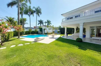 Casa 100mts praia enseada, 6 suítes, piscina, 4 vagas, jardim