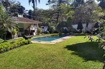 Casa térrea, 4 suítes, jardim, piscina, 4 vagas&amp;#039;