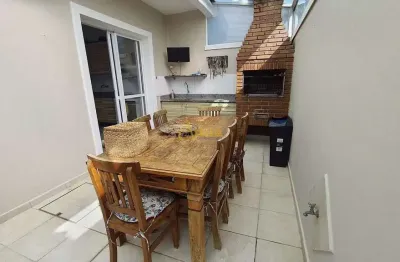 Casa 4 suítes, 3 vagas, 20mts praia enseada, alto padrão