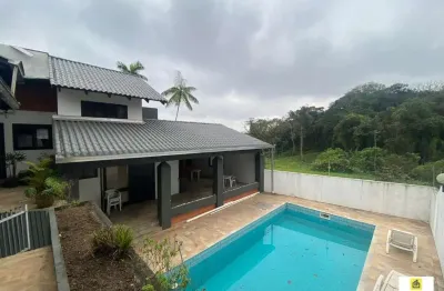 Casa com 4 quartos para alugar na rua benjamin constant, 1658, américa, joinville por r$ 9.500