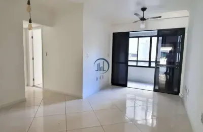 Apartamento 3 quartos com suíte e varanda à venda no costa azul.