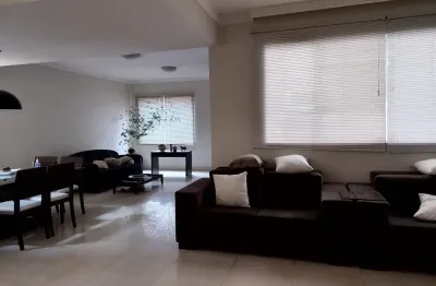 Vendo lindo sobrado à 5 min do vaca brava no jardim america com área gormet e piscina