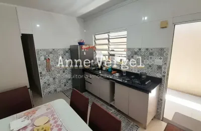 Casa assobrada com 2 quartos à venda no Bairro Veloso em Osasco com 250m² e 2 vagas de carro próximo à Igreja Católica do São Vitor.