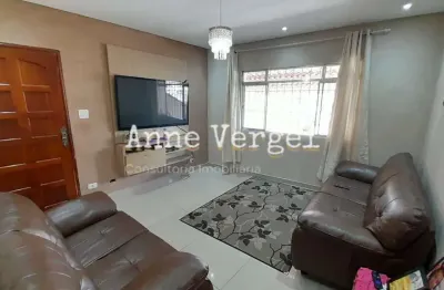 Casa assobrada com 2 quartos à venda no Bairro Veloso em Osasco com 250m² e 2 vagas de carro próximo à Igreja Católica do São Vitor.