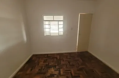 Barracão para aluguel – entrada independente e amplo terraço coberto