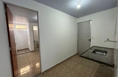 Kitnet localizada no bairro caiçara, em ótima localização, próxima a comércios, linhas de ônibus e serviços essenciais.