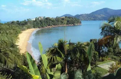 Ubatuba, condomínio da santa rita - lote de esquina com vista para mar.