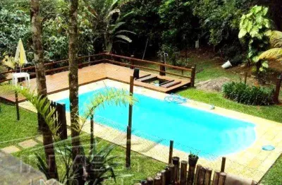 Ubatuba, praia do felix - linda casa com estilo rústico com área de lazer, 1400m2 de terreno.