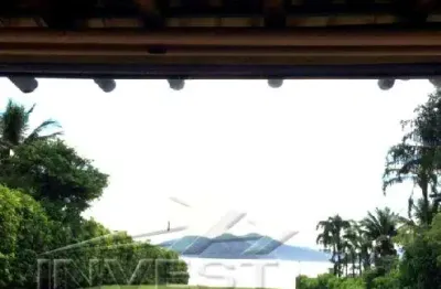 Ubatuba, praia dura, alto padrão,  belíssima casa frente para o mar, 200m2 e amplo terreno de 1700m2.