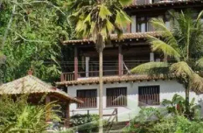 Praia vermelha do centro – linda vista para mar, com 05 dormitórios sendo 04 suítes, área de 350m2, área de lazer.