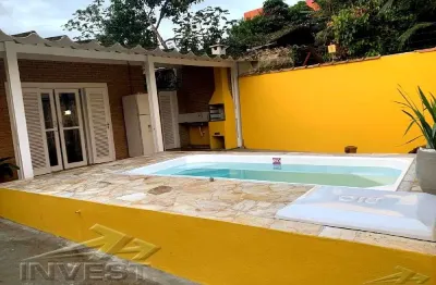 Ubatuba, tenorio -  casa com 03 dormitorios e area de lazer.