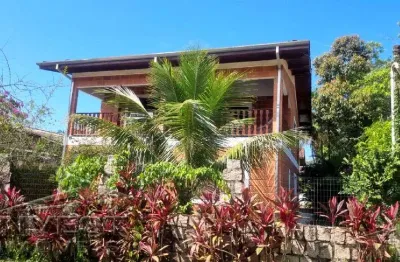 Ubatuba - ressaca - linda casa sobrado com 4 dormitorios sendo 02 suites.