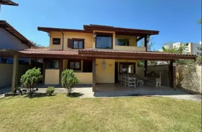 Ubatuba, horto- belíssima casa de condomínio com 263m², 4 dormitórios sendo 3 suítes!