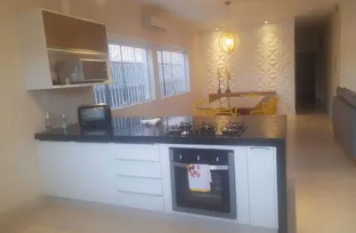 Ubatuba, centro- belíssima casa com 3 dormitórios, sendo 1 suíte, em ótima localização!