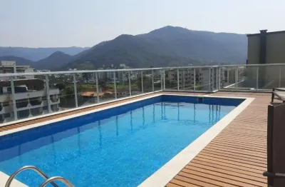 Ubatuba, centro- lindo apartamento com 2 suítes, em condomínio com piscina!