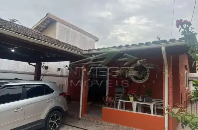 Ubatuba, itaguá - casa 03 dormitórios (01 suíte), próximo a orla praia e comercio.