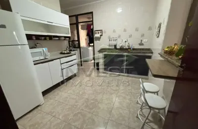 Ubatuba, centro- amplo apartamento de 2 dormitórios, sendo 1 suíte, no coração de ubatuba!
