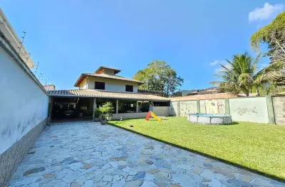 Ubatuba, jardim carolina- sobrado com 03 dormitórios, sendo 01 suíte com closet!