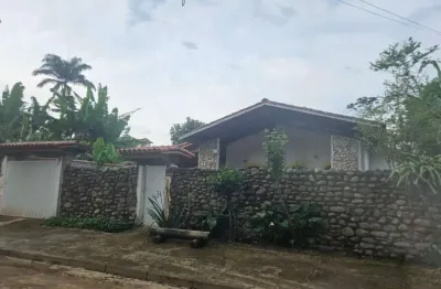 Ubatuba, jardim carolina - ampla casa estilo rustico, em local tranquilo e próximo ao centro.