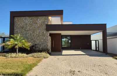Linda casa térrea nova no condomínio alphaville nova esplanada 3