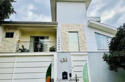 Sobrado com 3 Amplas Suítes e Piscina a venda no Jardim Brasil - Maringá/PR