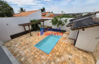 Casa com 3 quartos à venda na Cidade Jardim, Uberlândia 