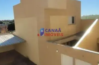 Sobrado 3 quartos 1 suíte em condomínio bairro martins