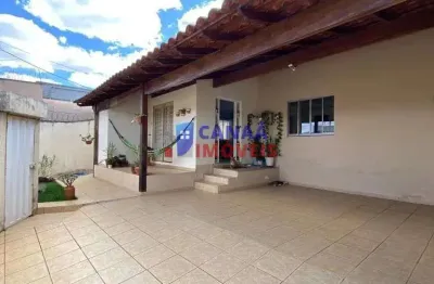 Casa com 3 quartos, sendo 1 suíte, terreno de 432 m², bairro cidade jardim