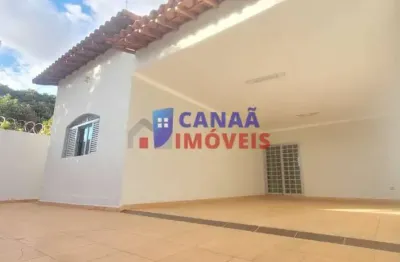 Casa com 3 quartos à venda no Santa Mônica, Uberlândia 