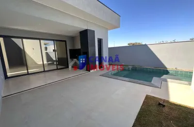 Casa nova alto padrão, com 3 suítes e piscina com prainha!