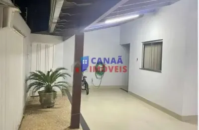 Casa com 3 quartos à venda no Jardim Europa, Uberlândia 