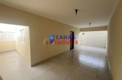 Casa com 3 quartos à venda no Conjunto Segismundo Pereira, Uberlândia 