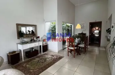 Casa  3 quartos 1 suíte c/ closet muito ampla c/ 198m² bairro osvaldo rezende (região bairro martins)