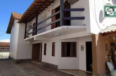 Imóvel composto por 4 casas para venda no centro de rio das ostras