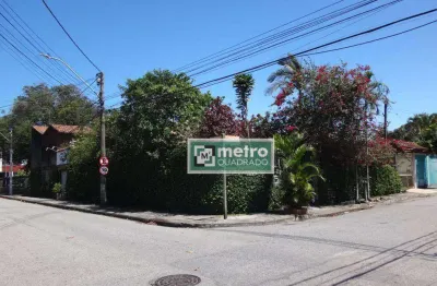 Excelente casa à venda em rio das ostras-rj de 7 dormitórios, sendo 6 suítes, 7 banheiros, 2 salas, cozinha, quintal, edícula, piscina, um ponto comer