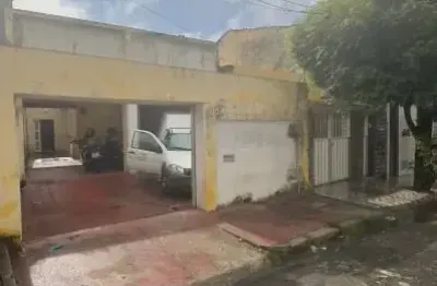 Area ideal para  kitnet ou ponto comercial  demanda na região .