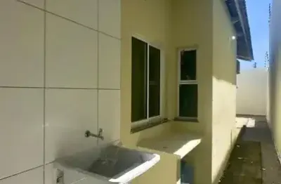 Casa com 3 suites  99 m² bem distribuídos, quintal - terreno com 180 m2