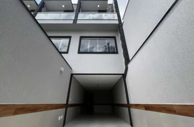 Sobrado para venda tem 140 metros quadrados com 3 quartos