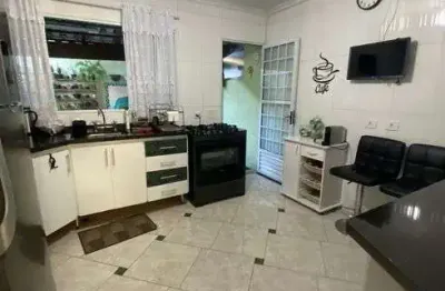 Sobrado para venda tem 126 metros quadrados com 3 quartos