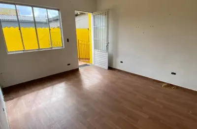 Casa com 2 quartos para alugar na Avenida Mutinga, 2626, Jardim Santo Elias, São Paulo