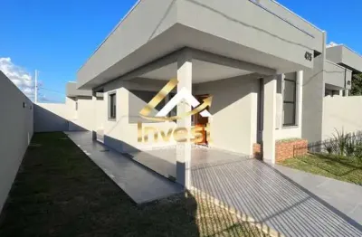 Belíssima casa 3 quartos sendo 1 suíte com amplo espaço nos fundos