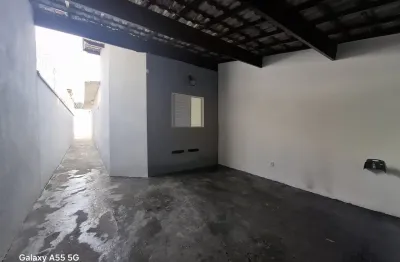 Casa térrea espaçosa com quintal e excelente localização no bairro vila nova cintra, mogi das cruzes