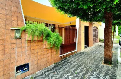 Casa com 4 quartos à venda na Avenida Dão Silveira, 450, Candelária, Natal