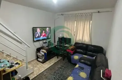 Maravilhoso sobrado localizado na charmosa vila luzita!