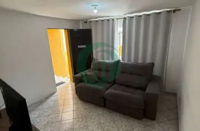 Casa Assobradada à Venda no Jardim Cristiane, em Santo André!