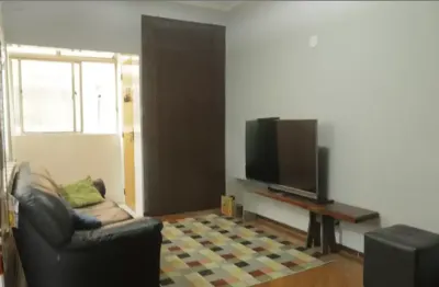 Apartamento amplo próximo ao metro a 5 minutos caminhando ate o metro