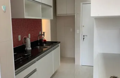 Apartamento amplo de 81m com ótima localização  com sacada e dependencia de empregada